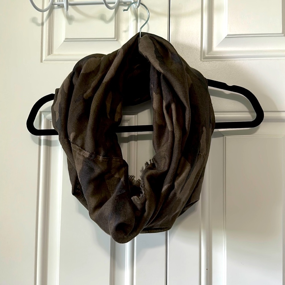 *PRICE DROP** Maurice’s Camo Infinity Scarf